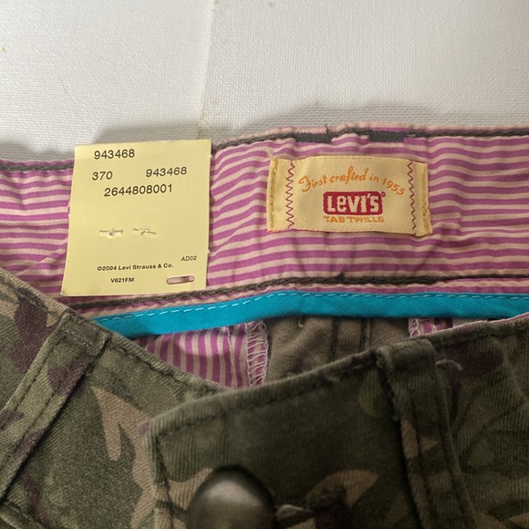 NWT & Vintage Levi’s Camouflage Tab Twills Capri Length Pants - Picture 2 of 11